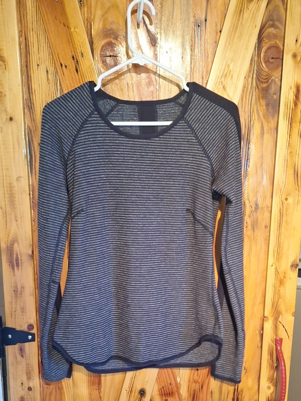 Lululemon Womens M/L Black And Gray Long Sleeve Stripped Active Shirt EUC
